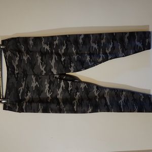 Maurices Blk/Gray Camo Leggings